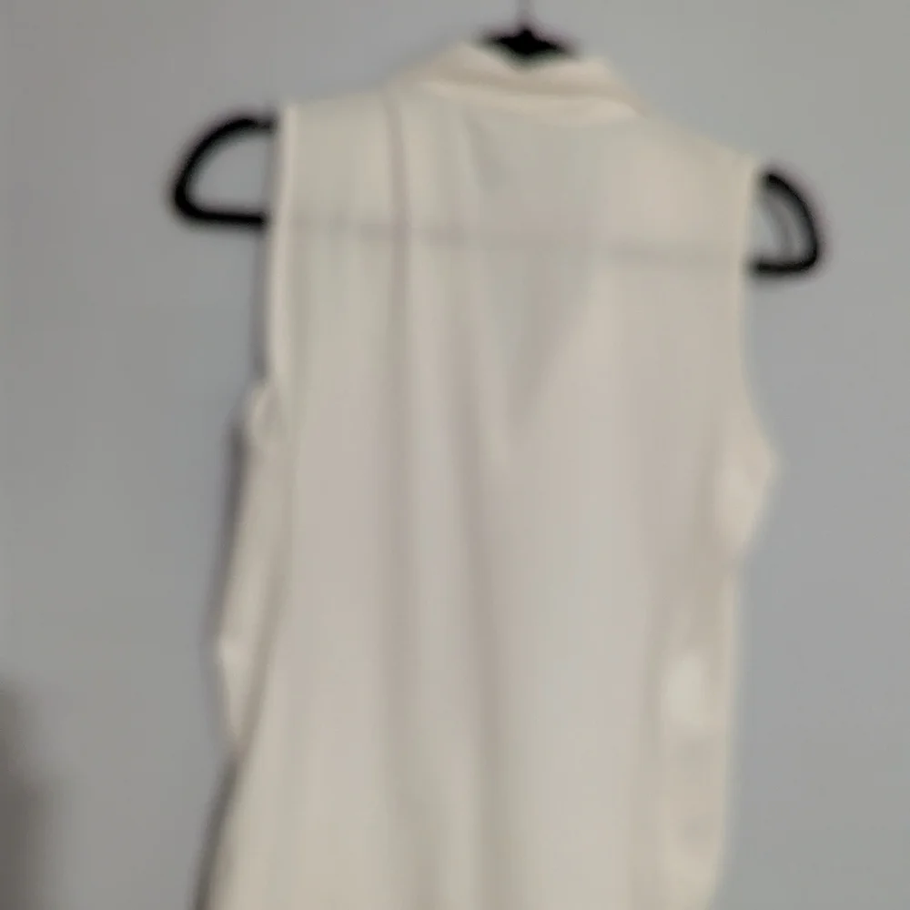 Vineyard Vines Women's White Sleeveless Top - Picture 3 of 4